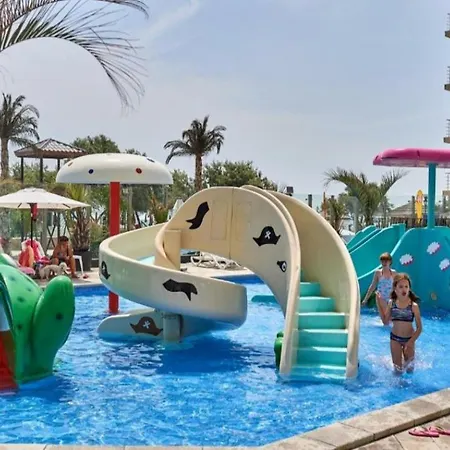 アパート Fabulous Beach & Pool Premium Family Suit In Prima Linie La Mare - Private Parking